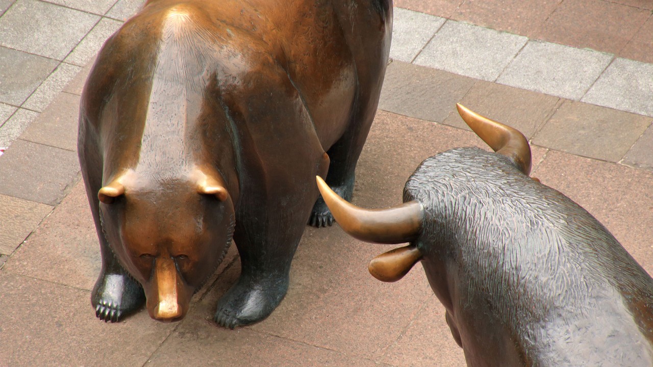 A bull statue and a bear statue; image used for HSBC House Views