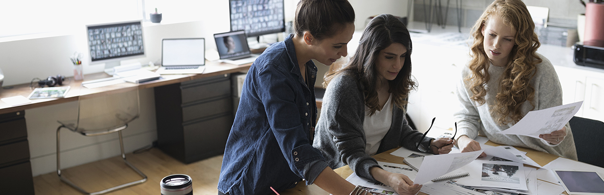 A team discussing on a webpage; image used in HSBC broking website promotion