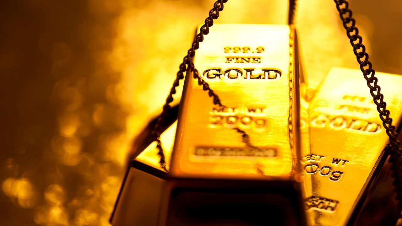 Gold bars are being weighted; image used for FX and precious metals page