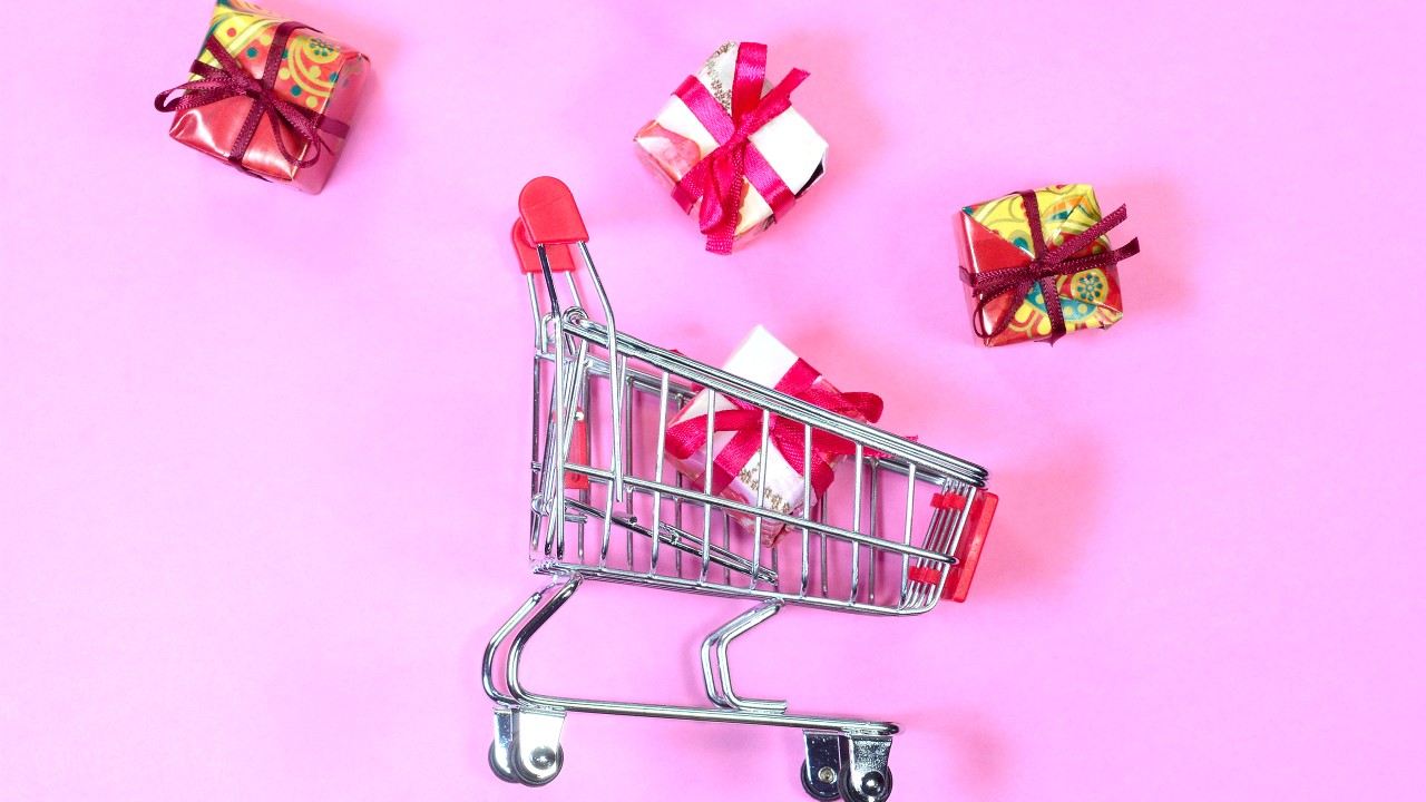 Cutie mini shopping cart together with many mini gifts; image used for HSBC Credit Card.