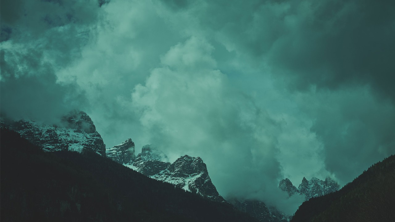 Snow mountains;  image used for HSBC Jade bespoke Lifestyle.