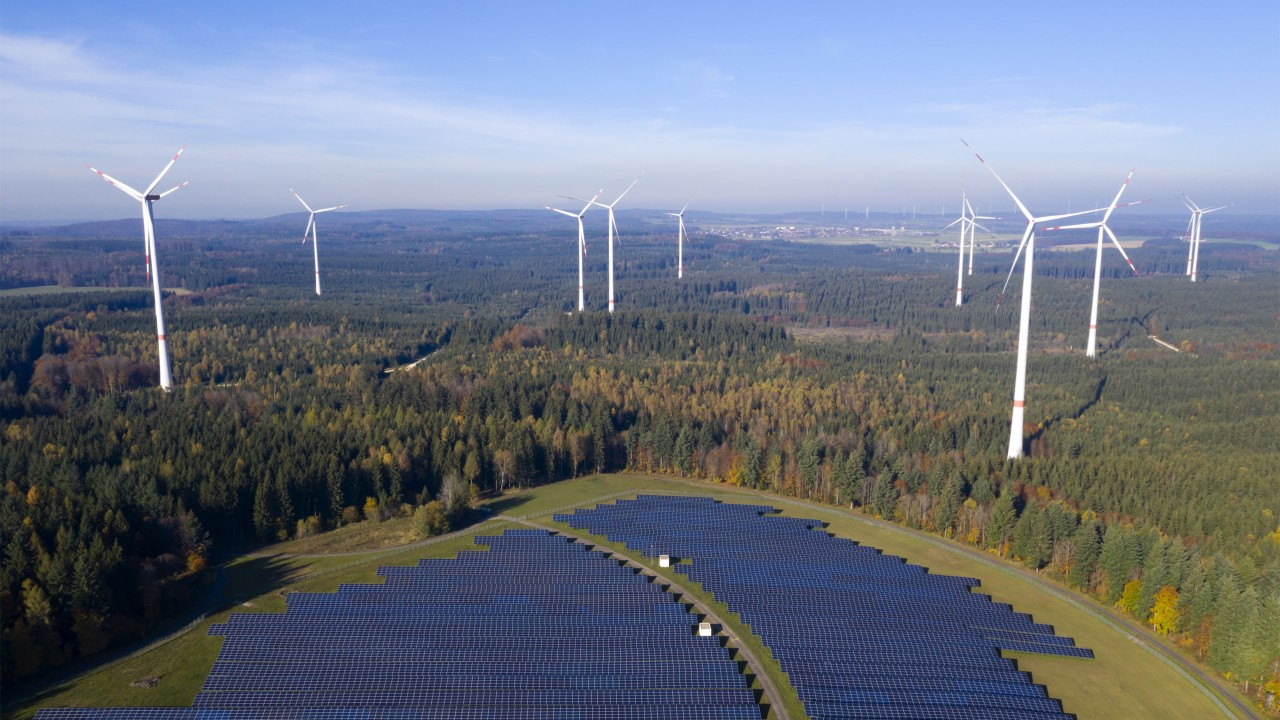 平原上的風力發電機;圖片用於滙豐投資組合顧問服務