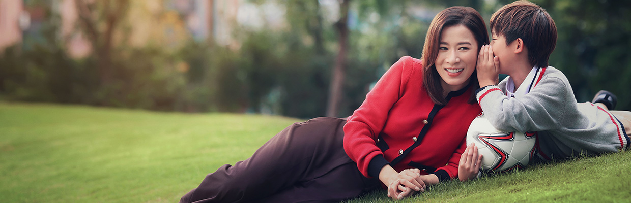 Mimi Chan and her daughter having a photo-shoot for HSBC Premier; image used for HSBC Premier Global Banking